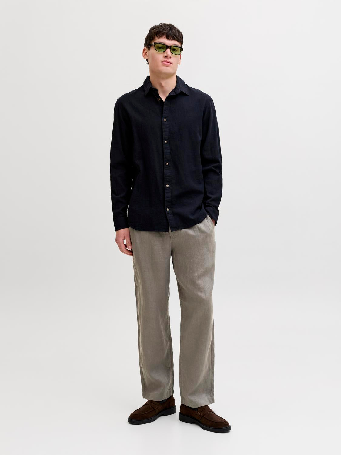 model_shot-front_full